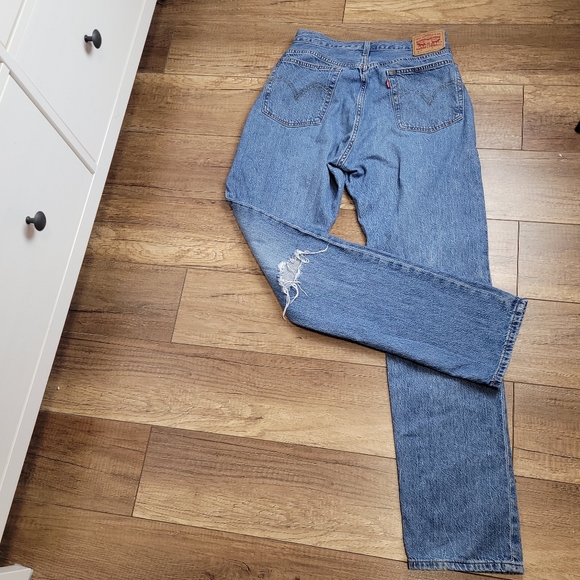 Levi's Women's 501 original light wash straight leg distressed button fly jeans - Picture 6 of 15